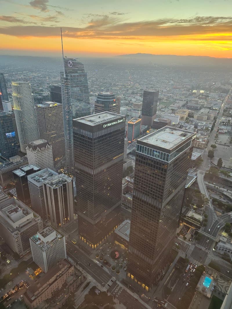 71Above interior and dining atmosphere 3