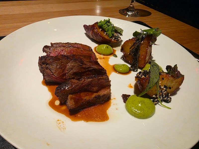 71Above interior and dining atmosphere 4