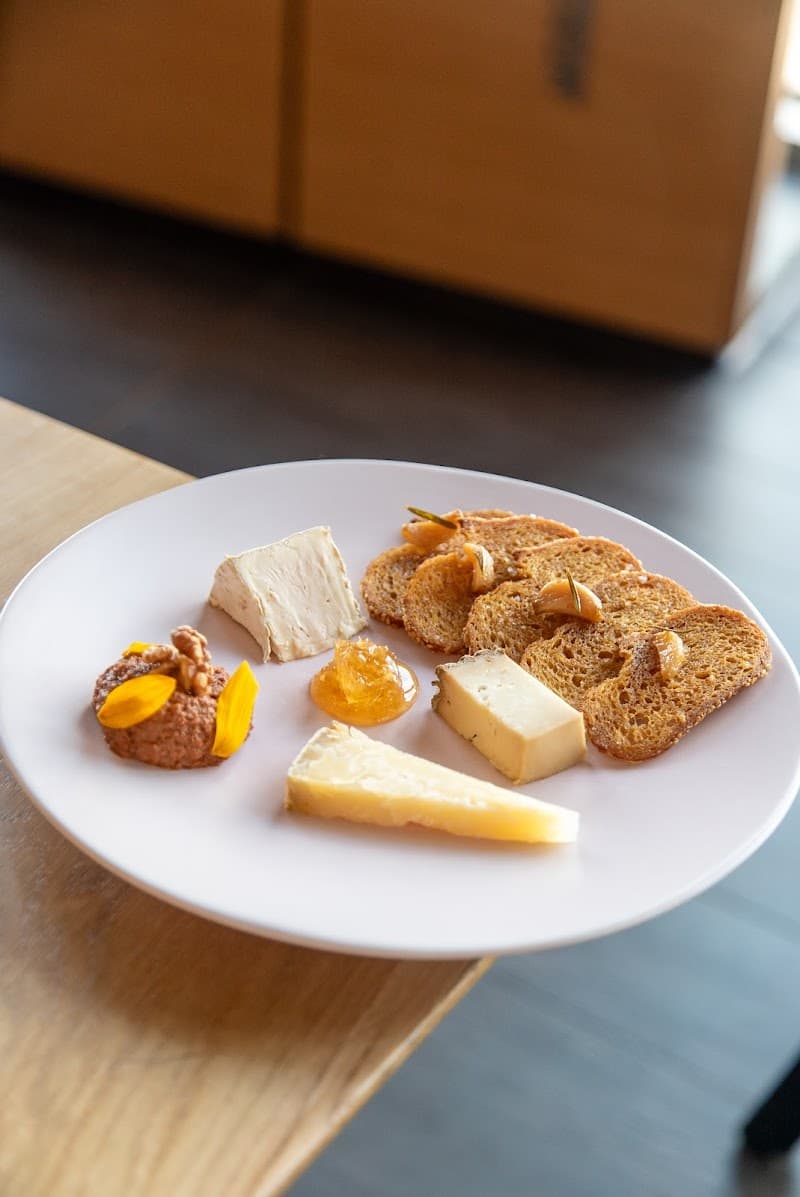 71Above interior and dining atmosphere 5