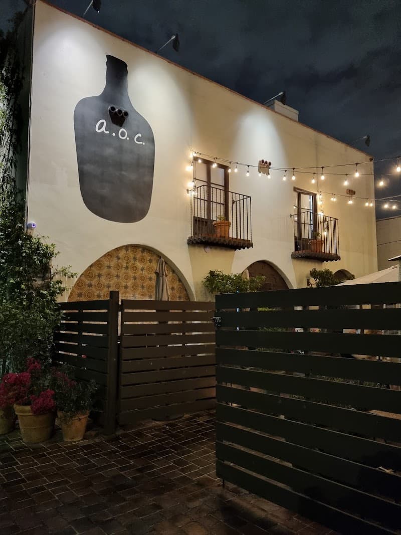 A.O.C. interior and dining atmosphere 5