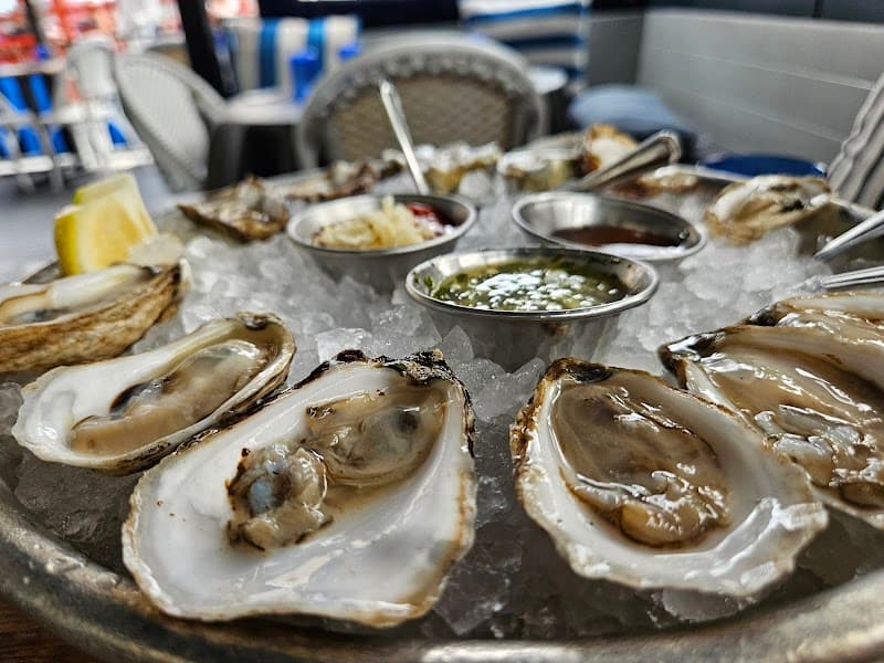 Blue Plate Oysterette interior and dining atmosphere 3