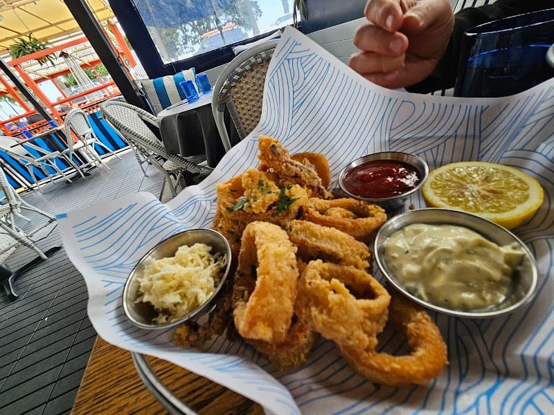 Blue Plate Oysterette interior and dining atmosphere 5