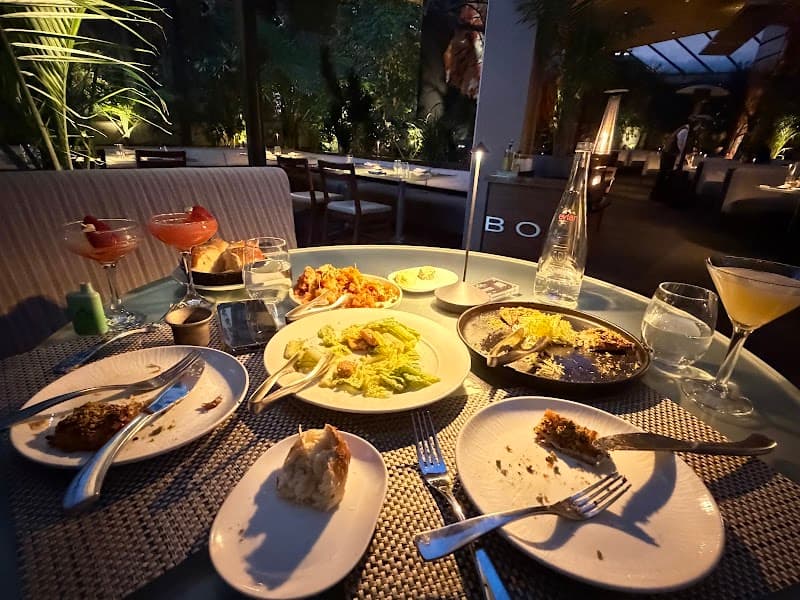 BOA Steakhouse interior and dining atmosphere 3