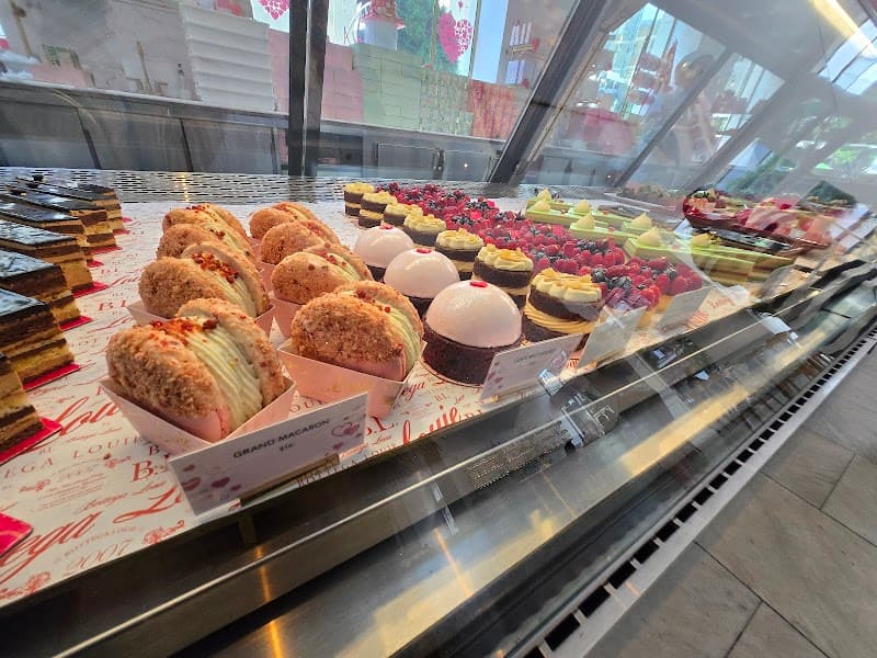 Bottega Louie interior and dining atmosphere 5