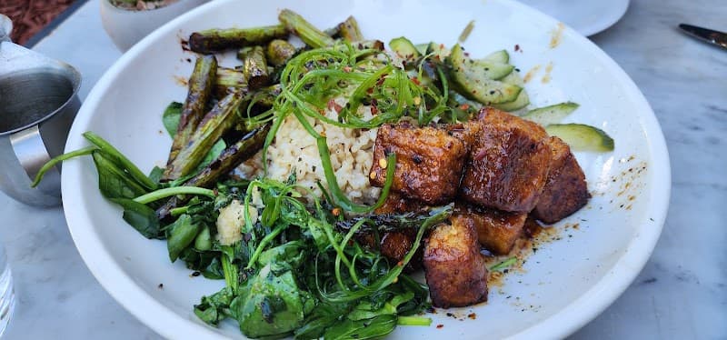 Cafe Gratitude Venice interior and dining atmosphere 5