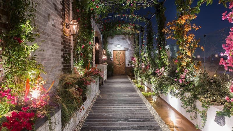 Catch LA interior and dining atmosphere 4