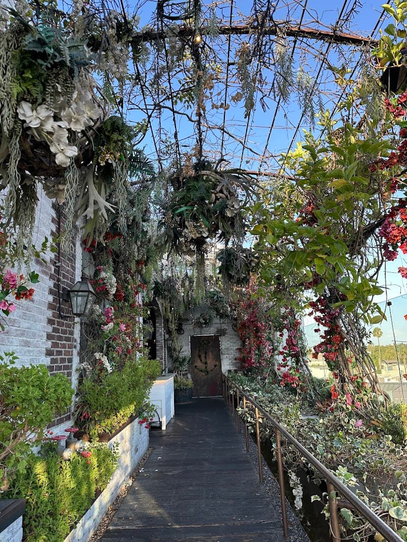 Catch LA interior and dining atmosphere 5