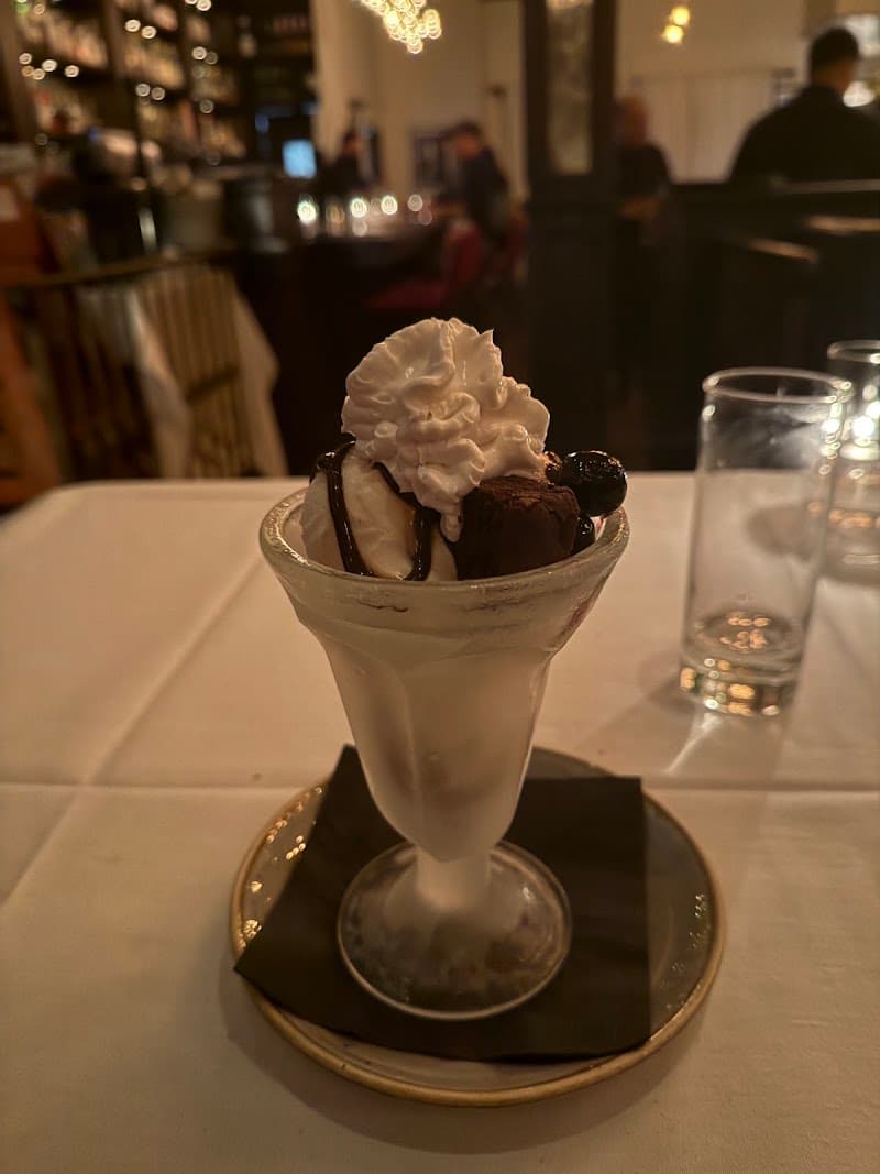 Crossroads Kitchen interior and dining atmosphere 4