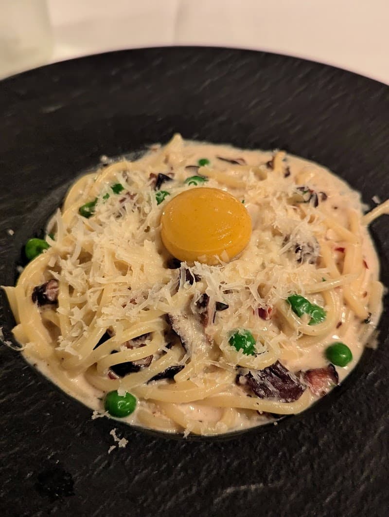 Crossroads Kitchen interior and dining atmosphere 5