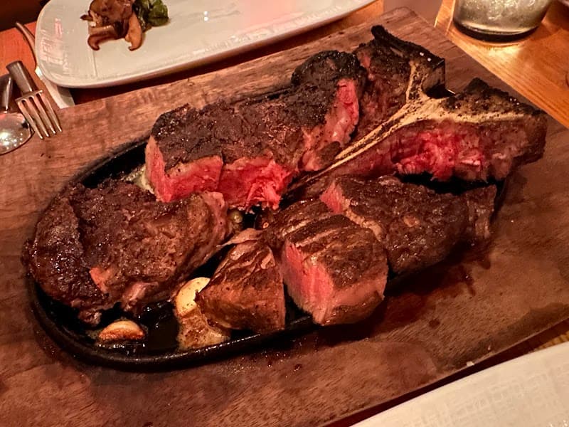 CUT by Wolfgang Puck interior and dining atmosphere 3