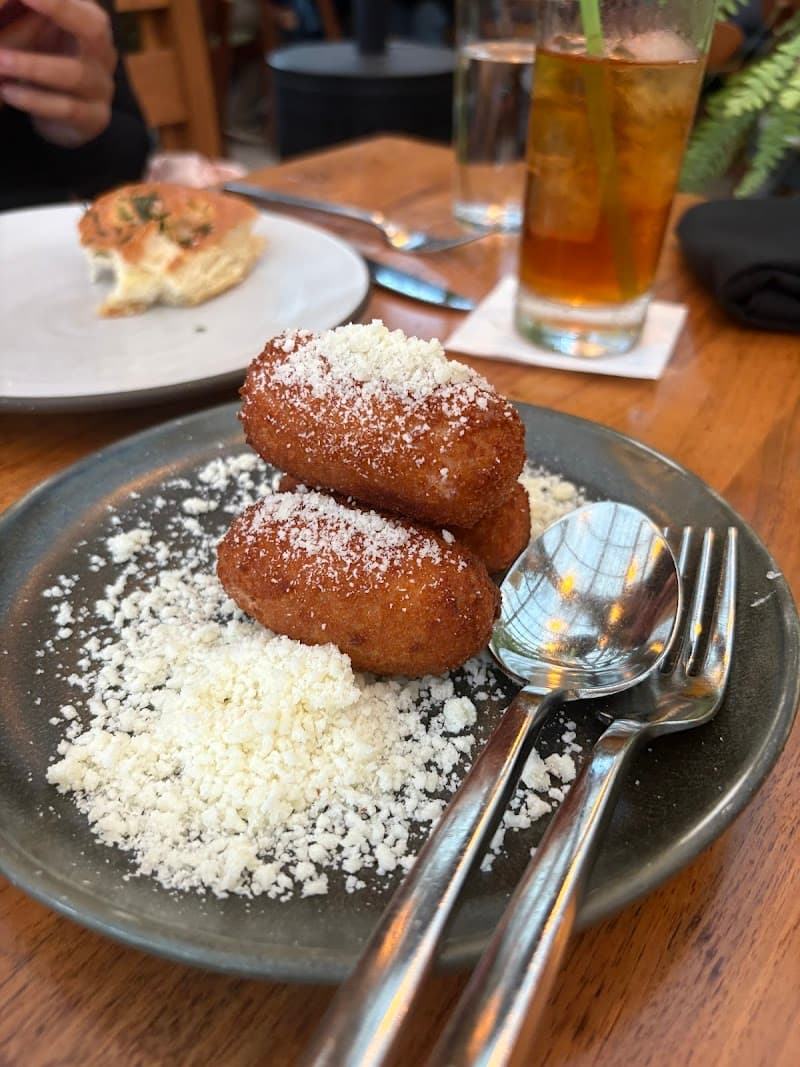 Felix Trattoria interior and dining atmosphere 2