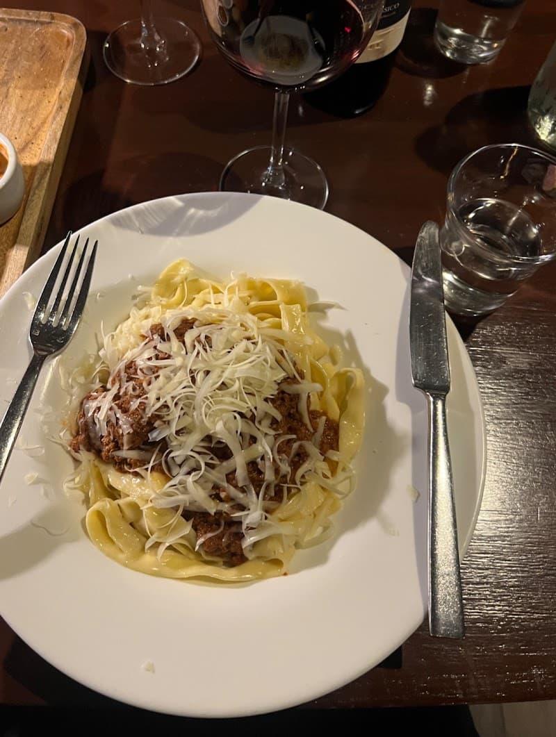 Forma Restaurant & Cheese Bar interior and dining atmosphere 4