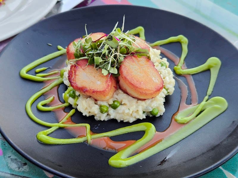 Geoffrey's Malibu interior and dining atmosphere 4