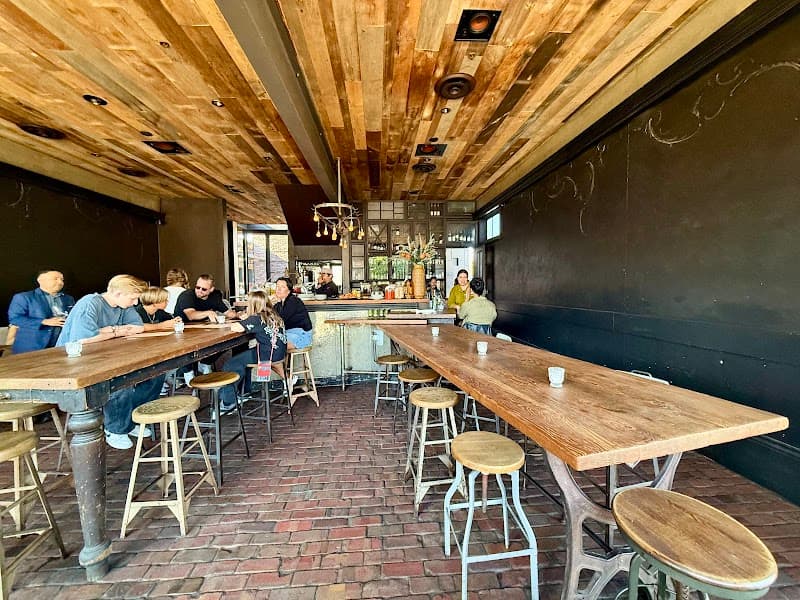 Gjelina interior and dining atmosphere 4