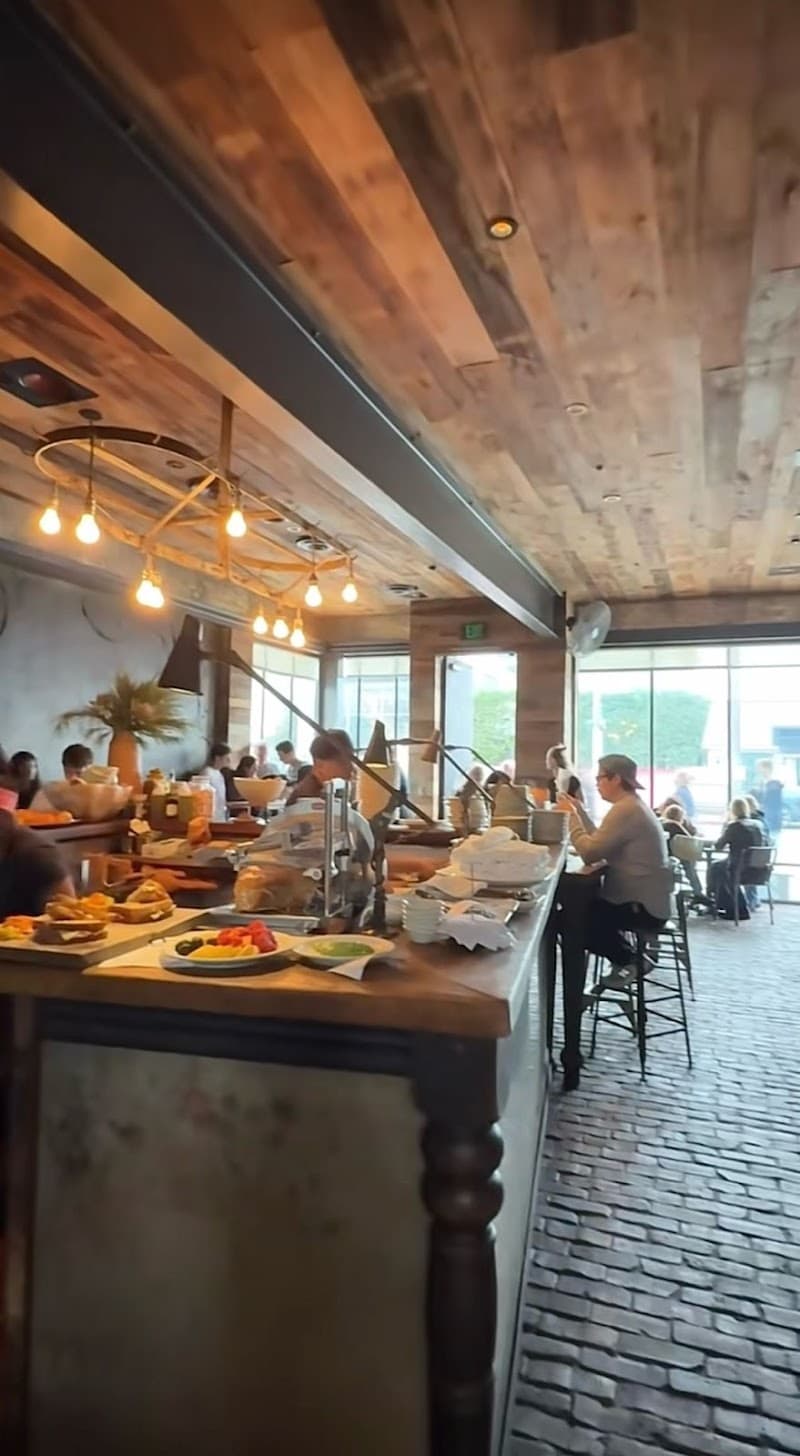 Gjelina on Abbot Kinney interior and dining atmosphere 5