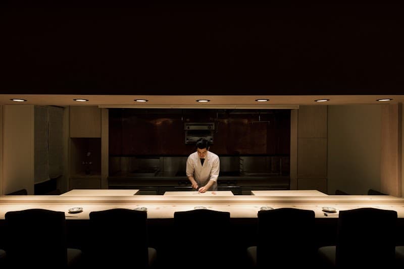 Hayato interior and dining atmosphere 3