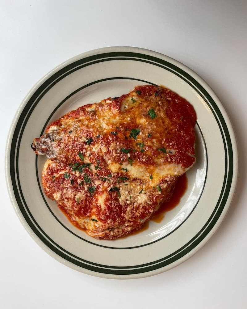 Jon & Vinny's Fairfax interior and dining atmosphere 2