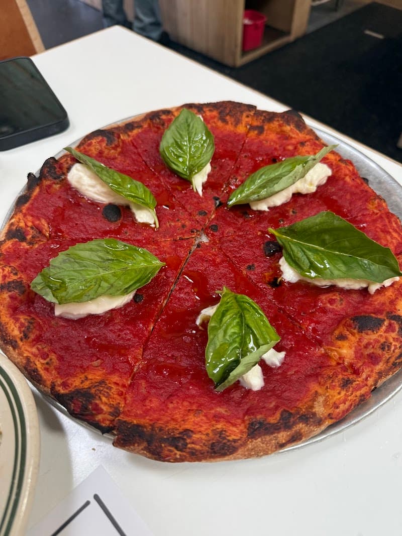 Jon & Vinny's Fairfax interior and dining atmosphere 3