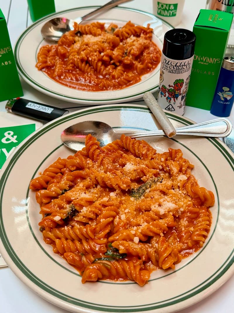 Jon & Vinny's Fairfax interior and dining atmosphere 4