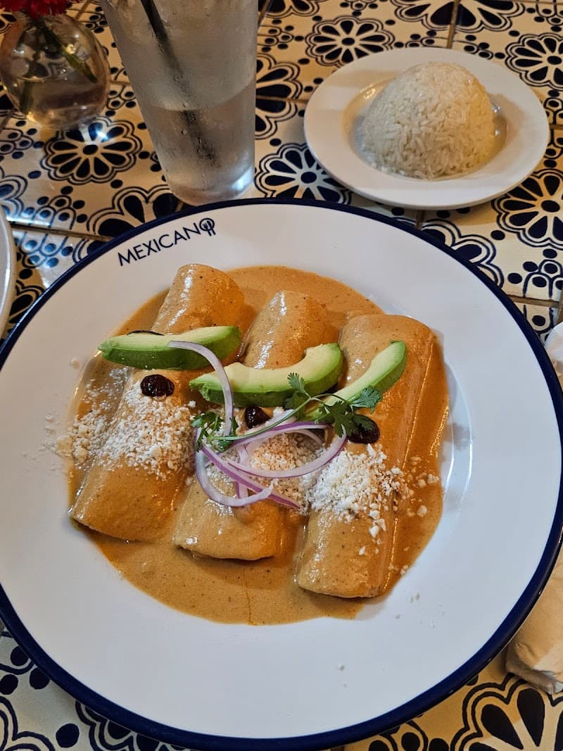 La Casita Mexicana interior and dining atmosphere 4