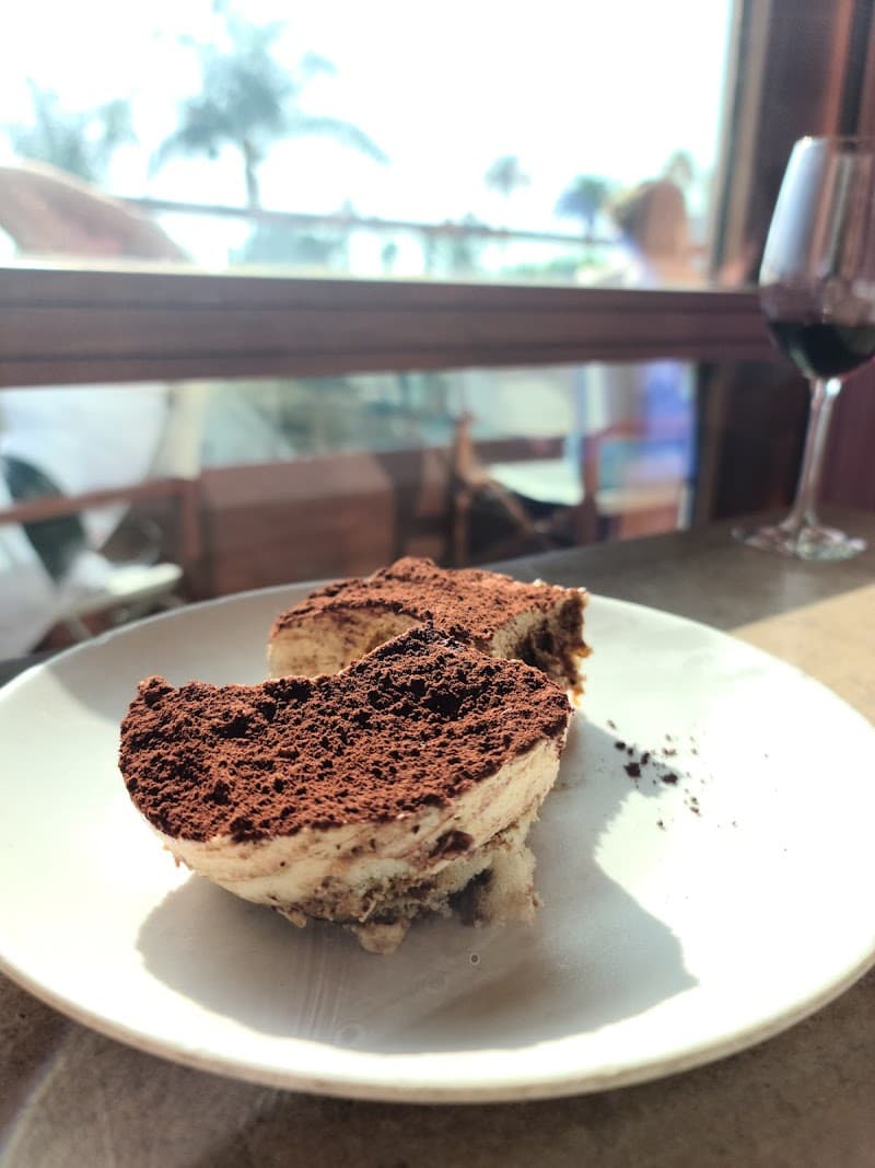 Élephante interior and dining atmosphere 2