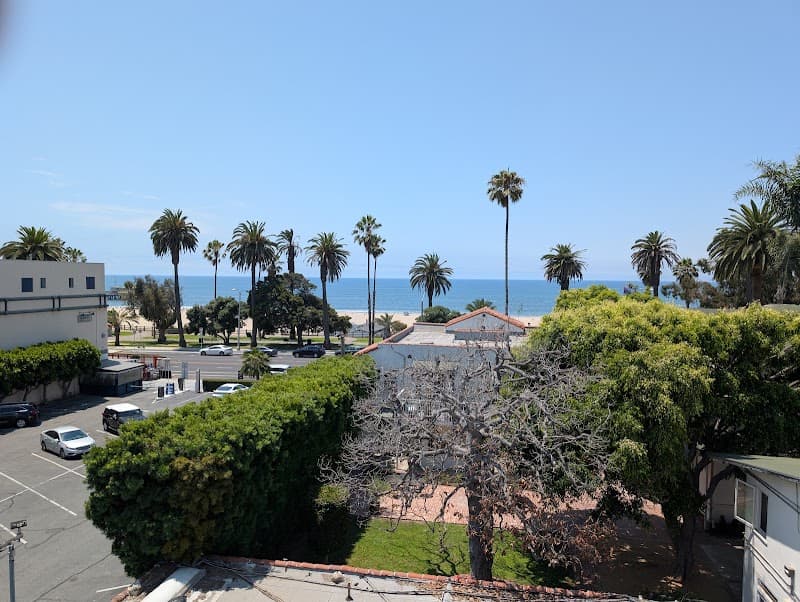 Élephante interior and dining atmosphere 3