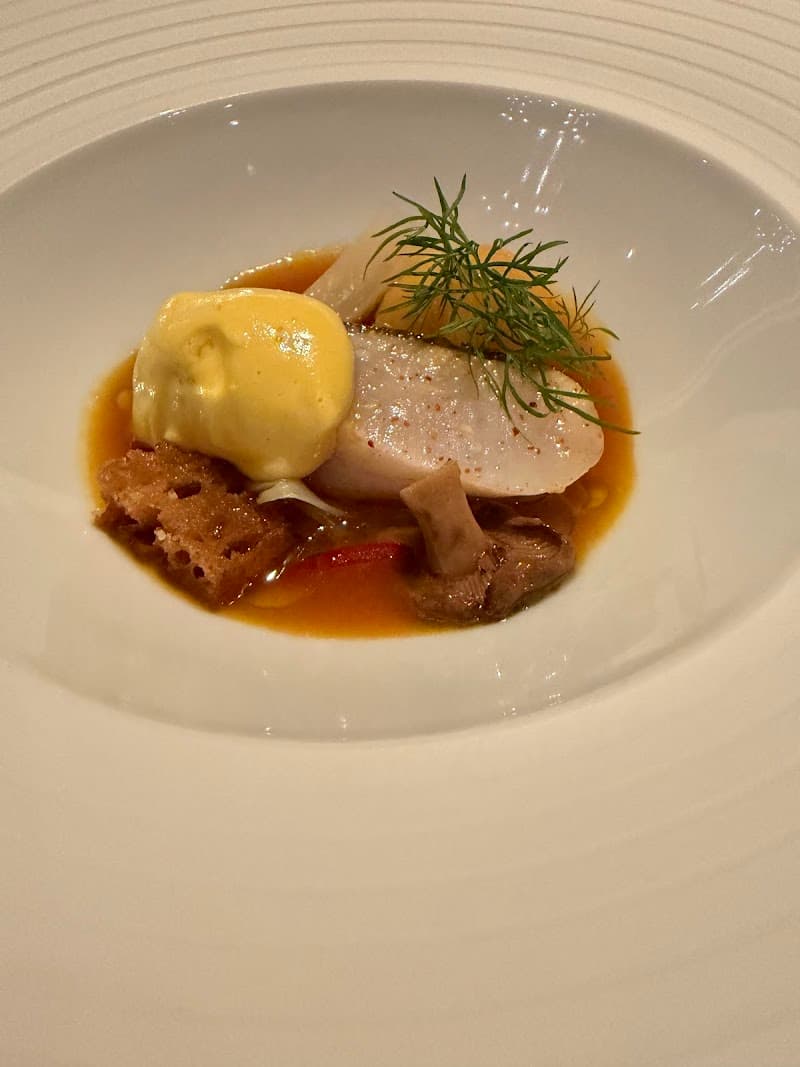 Mélisse Restaurant interior and dining atmosphere 3