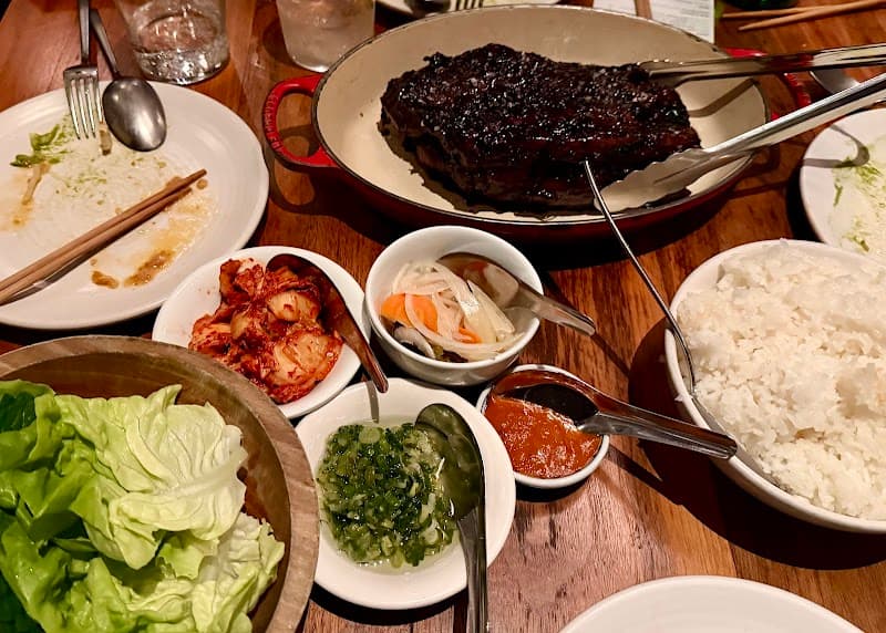 Majordomo interior and dining atmosphere 5