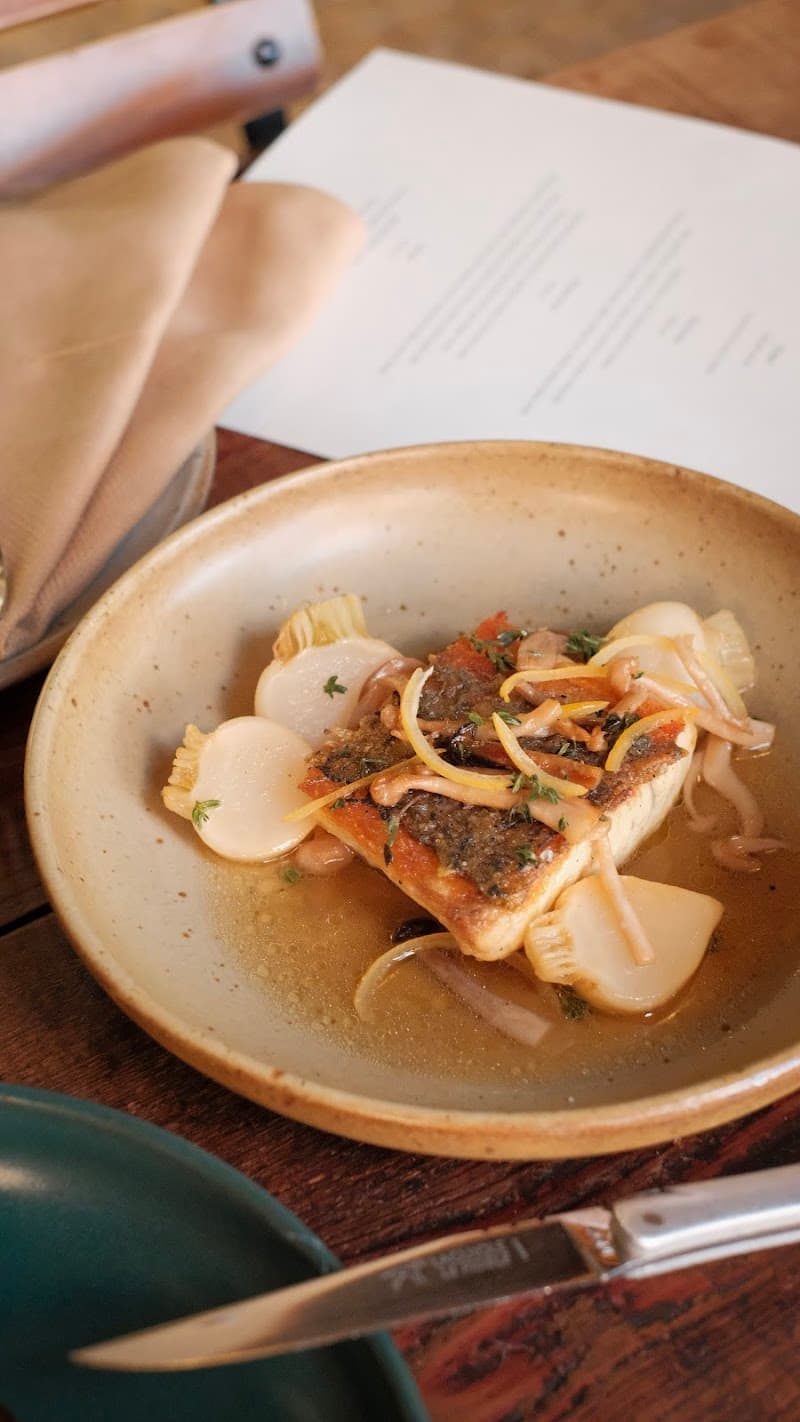 Manuela interior and dining atmosphere 3