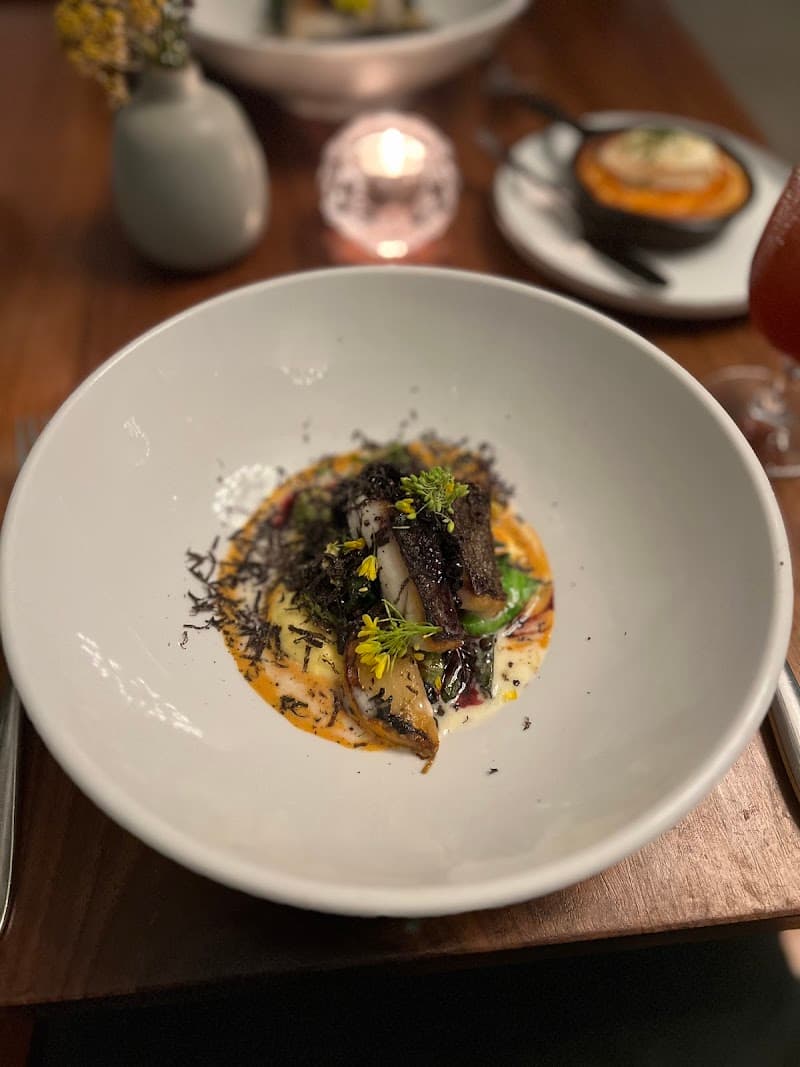 Orsa & Winston interior and dining atmosphere 3