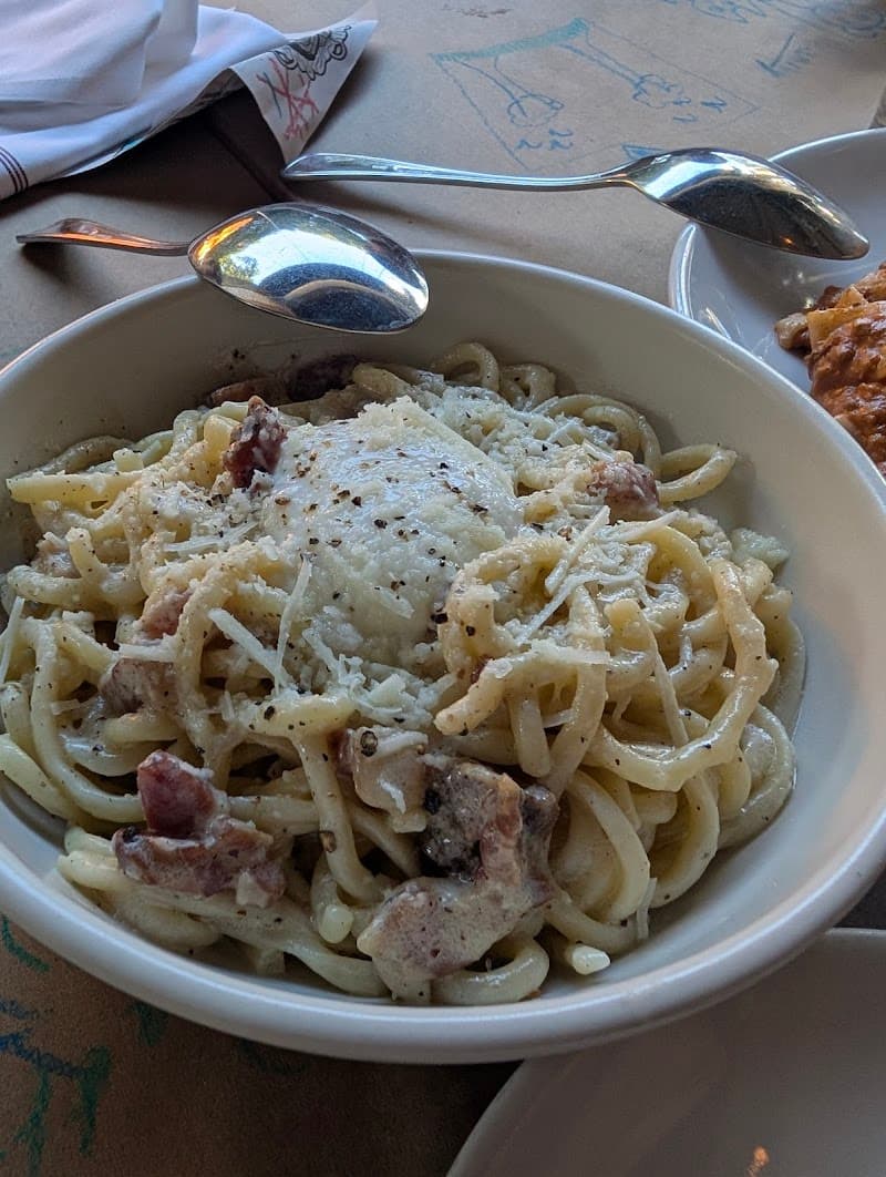 Osteria La Buca interior and dining atmosphere 3