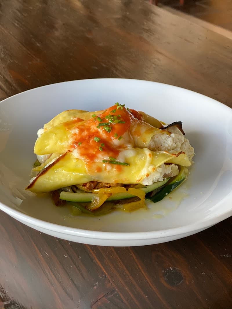 Osteria Mamma interior and dining atmosphere 2