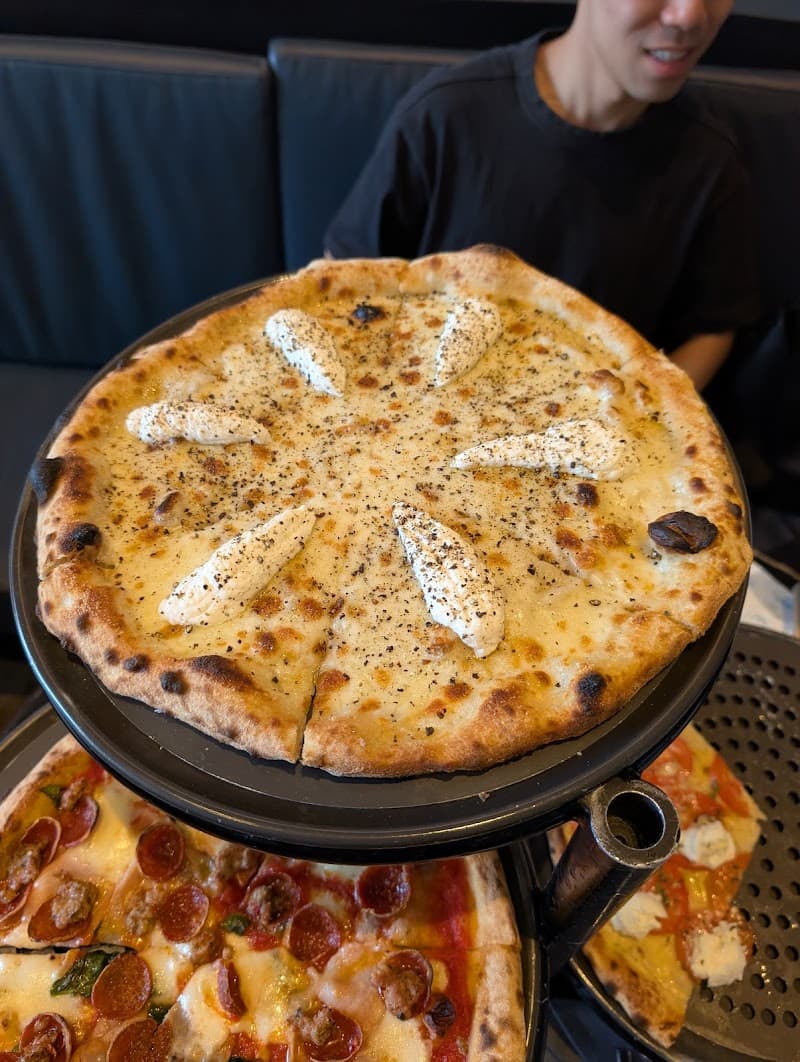 Pizzana interior and dining atmosphere 4