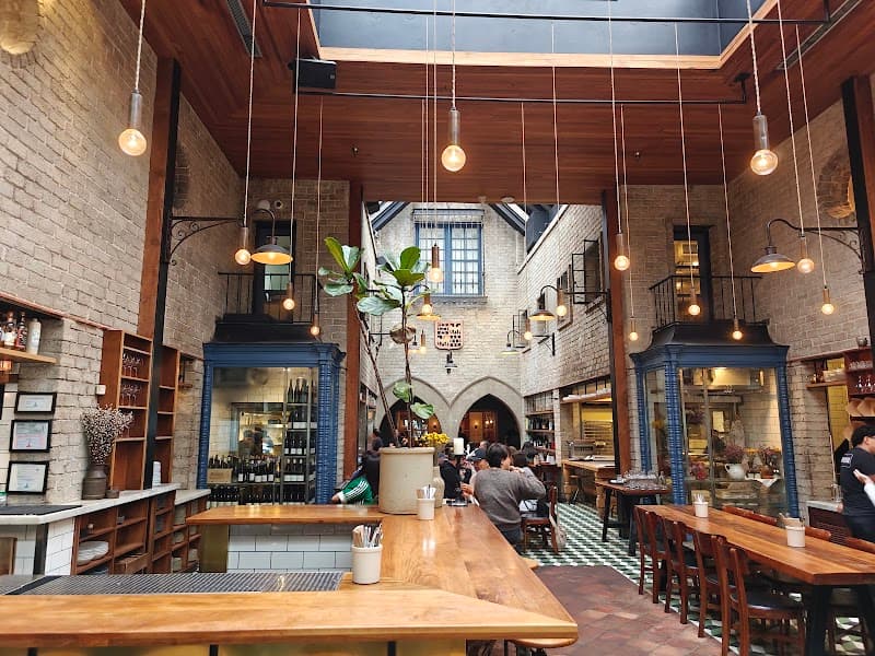 République Café Bakery & République Restaurant interior and dining atmosphere 4