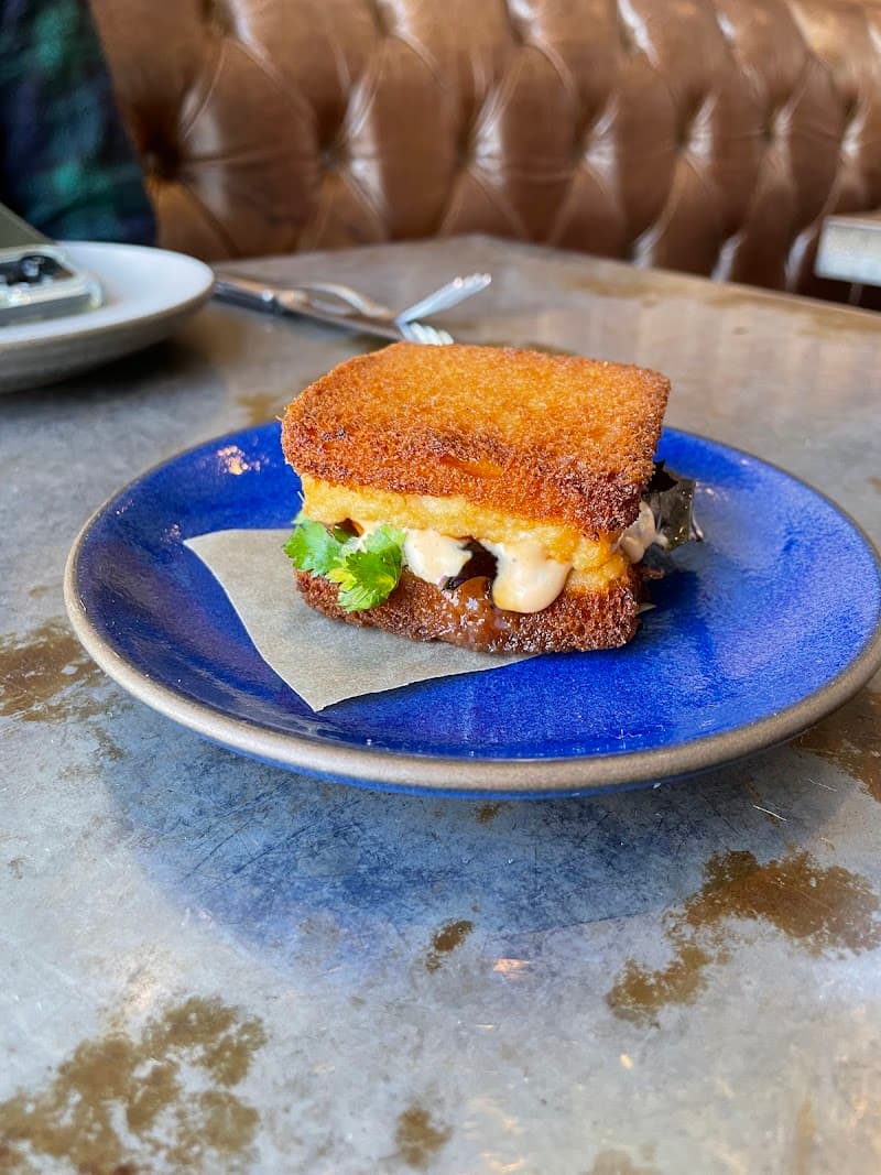 Son of a Gun interior and dining atmosphere 5