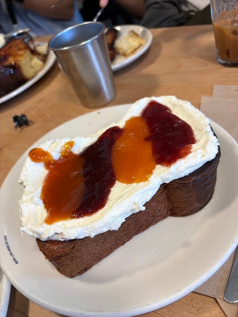 Sqirl interior and dining atmosphere 4