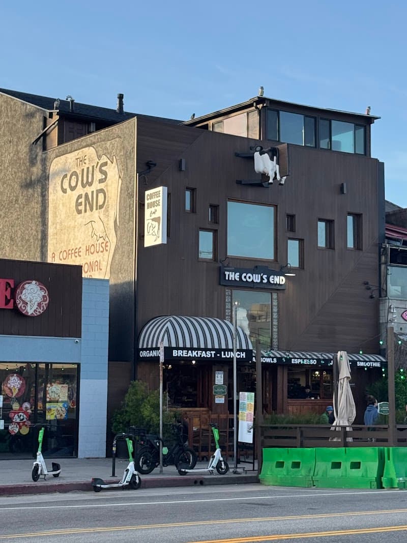 The Cow's End Cafe interior and dining atmosphere 3