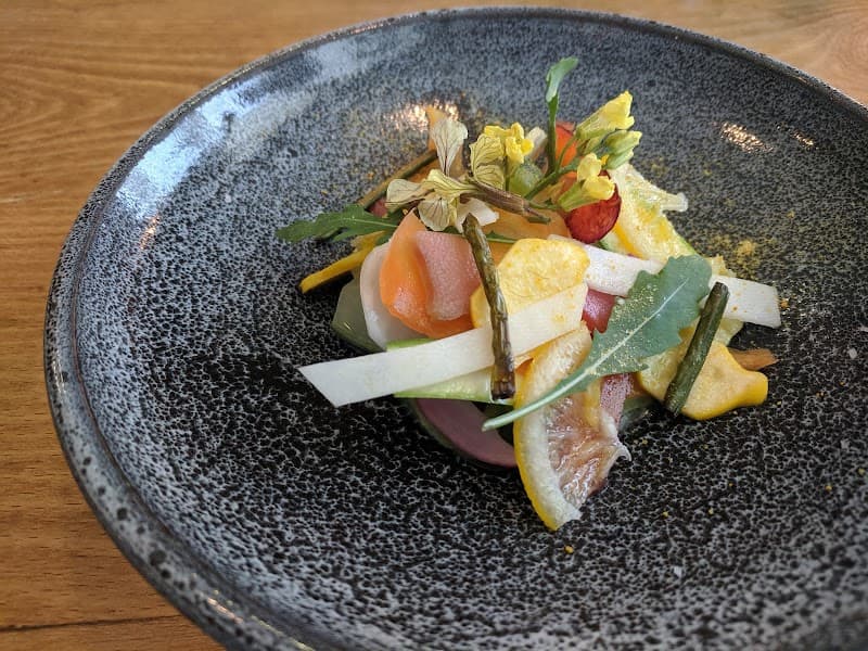 Trois Mec interior and dining atmosphere 3