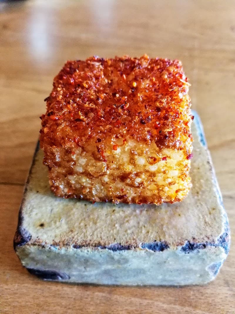 Trois Mec interior and dining atmosphere 5