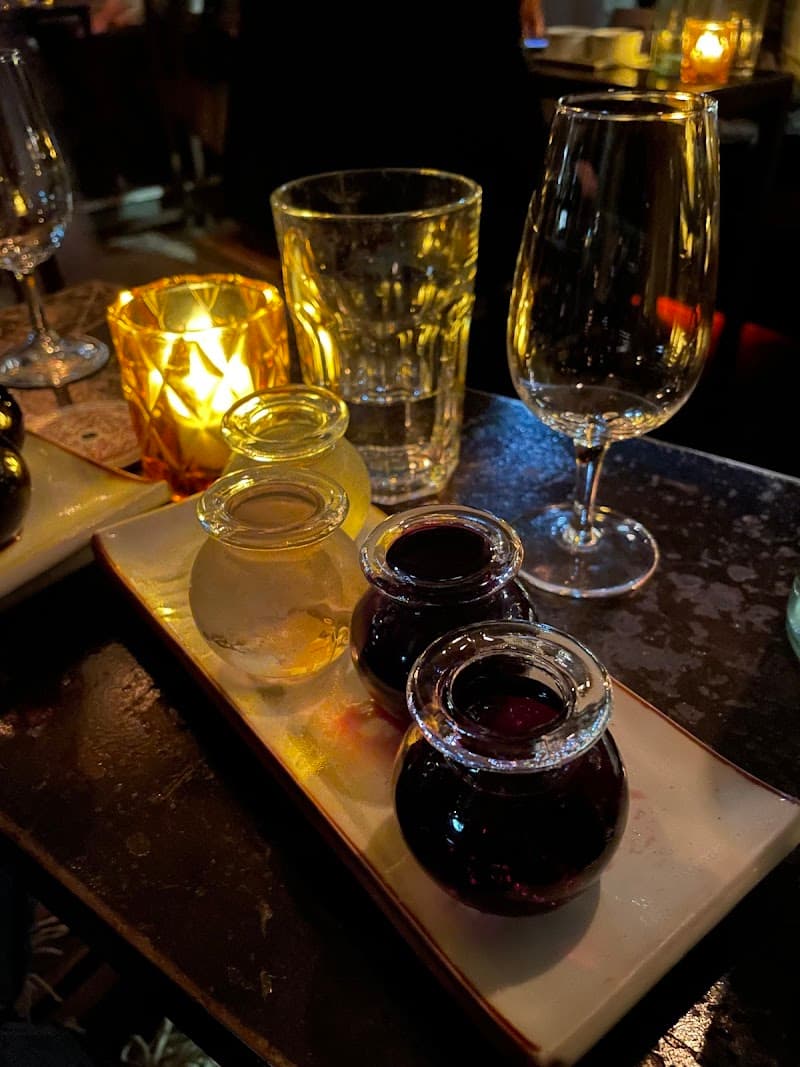 Venice Beach Wines interior and dining atmosphere 4